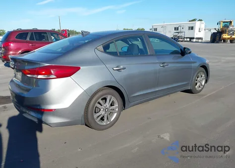 2017 Hyundai Elantra Value Edition z USA, uszkodzony, nr VIN KMHD84LF2HU387488